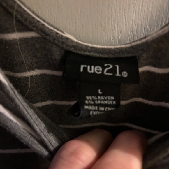 Gray and White Long Sleeved Top with Green Bow on Back - Picture 7 of 7